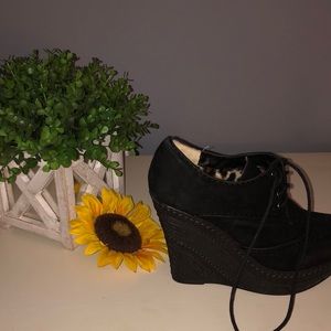 Wedge shoes with lace